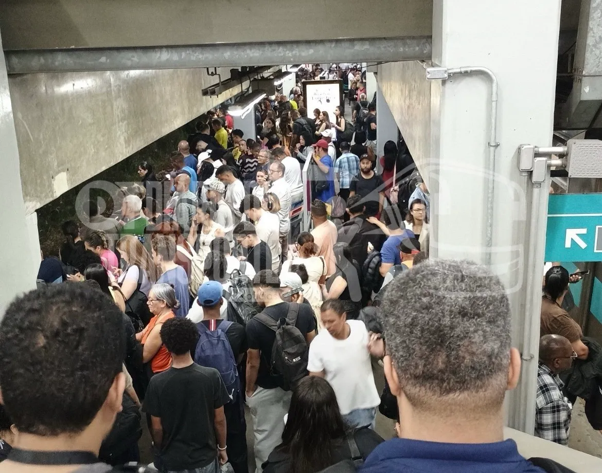 VÍDEO: Trem da linha 8-Diamante descarrila próximo da estação Osasco nesta sexta-feira (14)