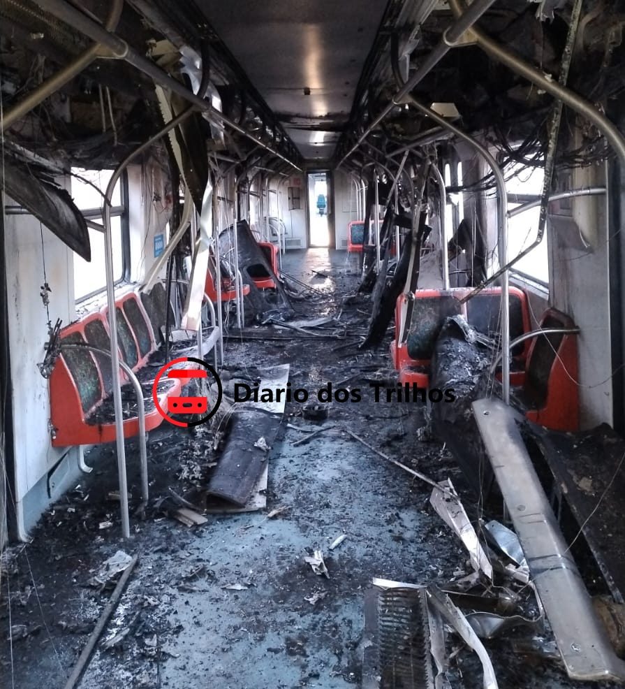 Trem da Linha 11-Coral é parcialmente destruído em incêndio
