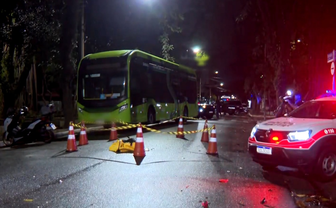 Motorista de ônibus ajuda policial a prender ladrão de moto