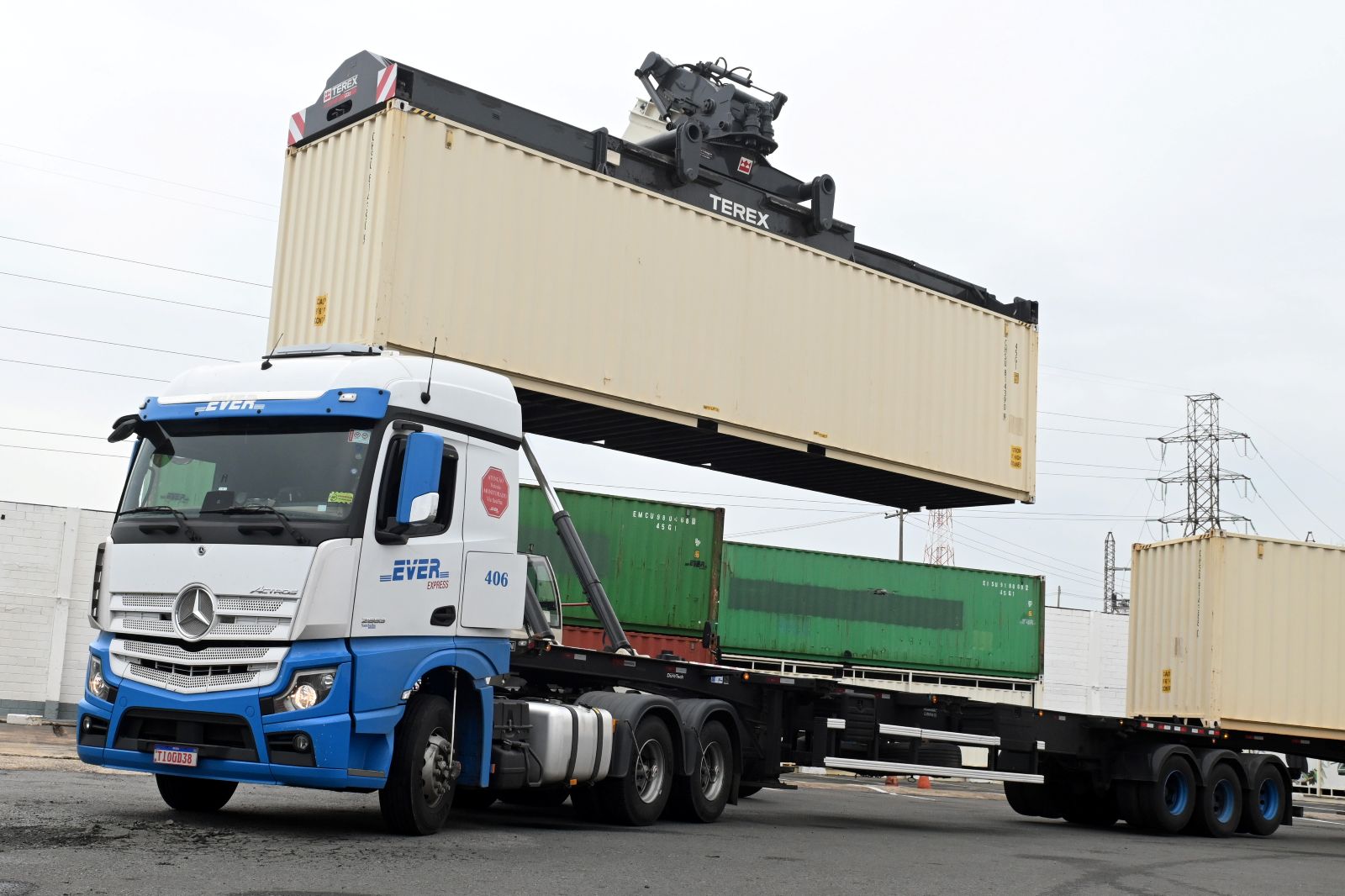 Ever Express retém motoristas talentosos com Actros 2653 na frota; entenda