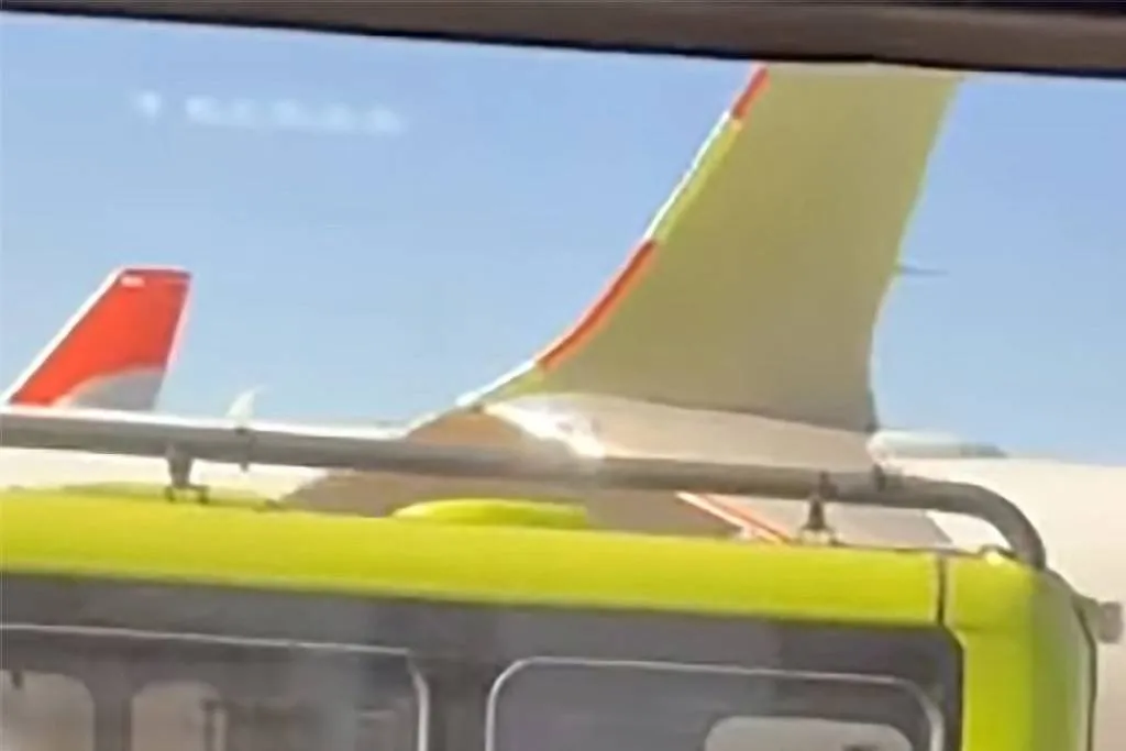 Ônibus atinge asa de avião da Gol Linhas Aéreas no Aeroporto Internacional de Guarulhos nesta sexta-feira (19)