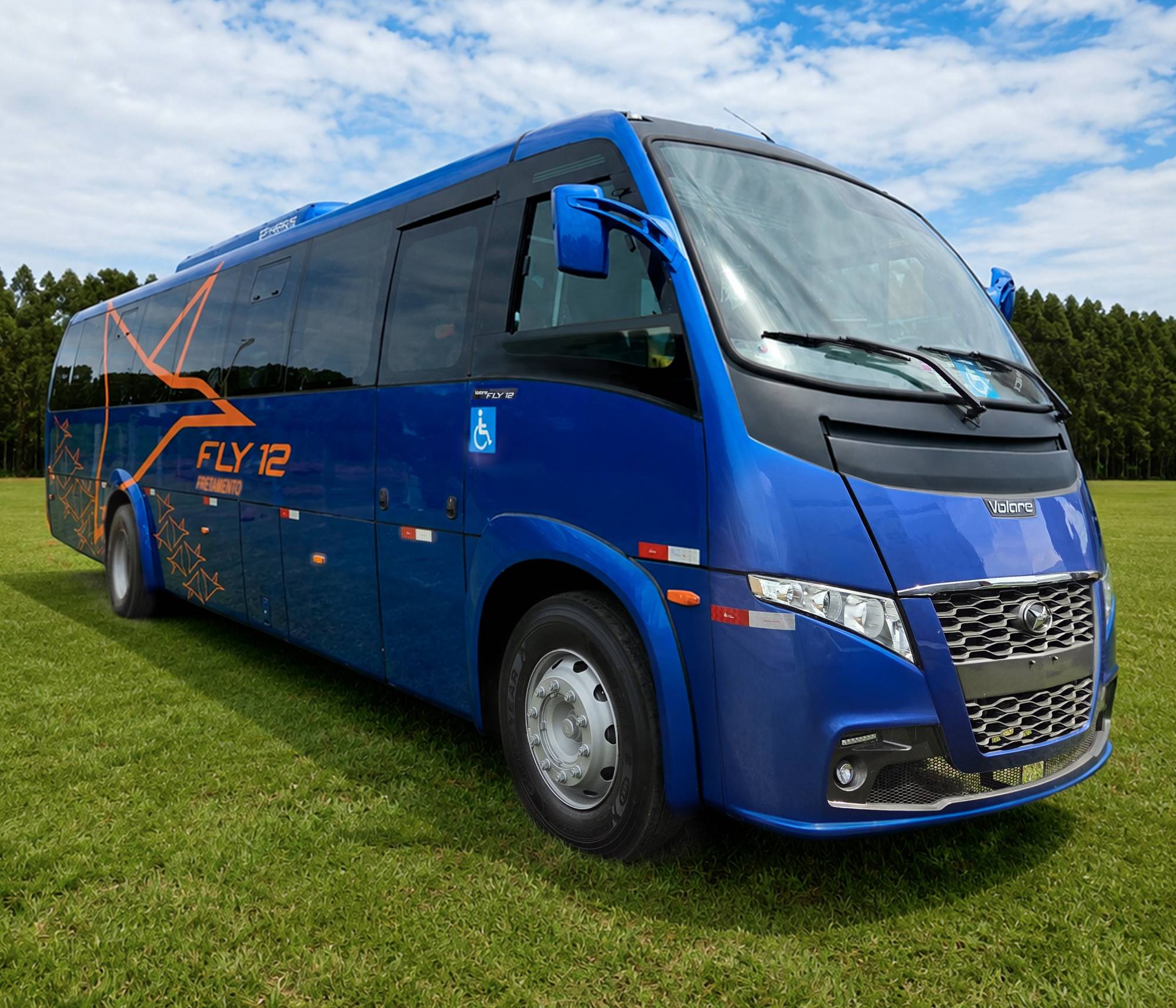Volare e Taguamotors reforçam presença no agronegócio durante a AgroBrasília 2026 com linha de micro-ônibus para operações rurais