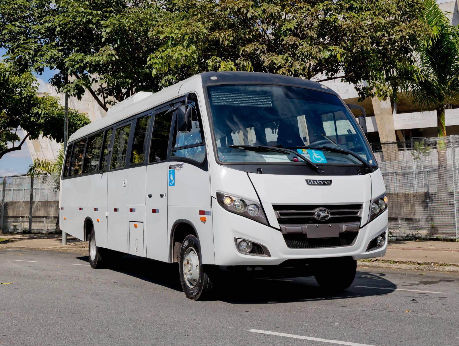 Volare e Agra Motors apresentam Attack 9 Executivo com inovação em acessibilidade no Congresso Mineiro de Municípios