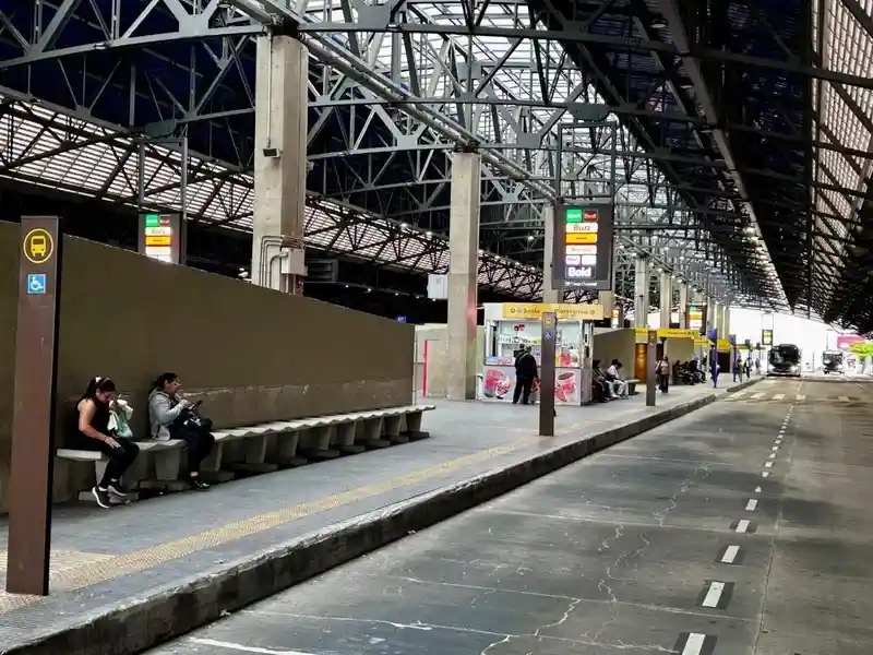 ViaQuatro amplia conforto no Terminal Vila Sônia com 100 novos bancos