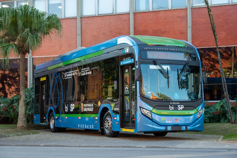 Scania e Caio lançam novo ônibus a gás/biometano Padron com piso baixo