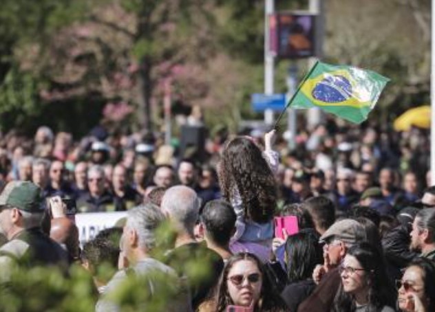 Desfile da Independência muda trânsito e rotas de ônibus em Porto Alegre; confira