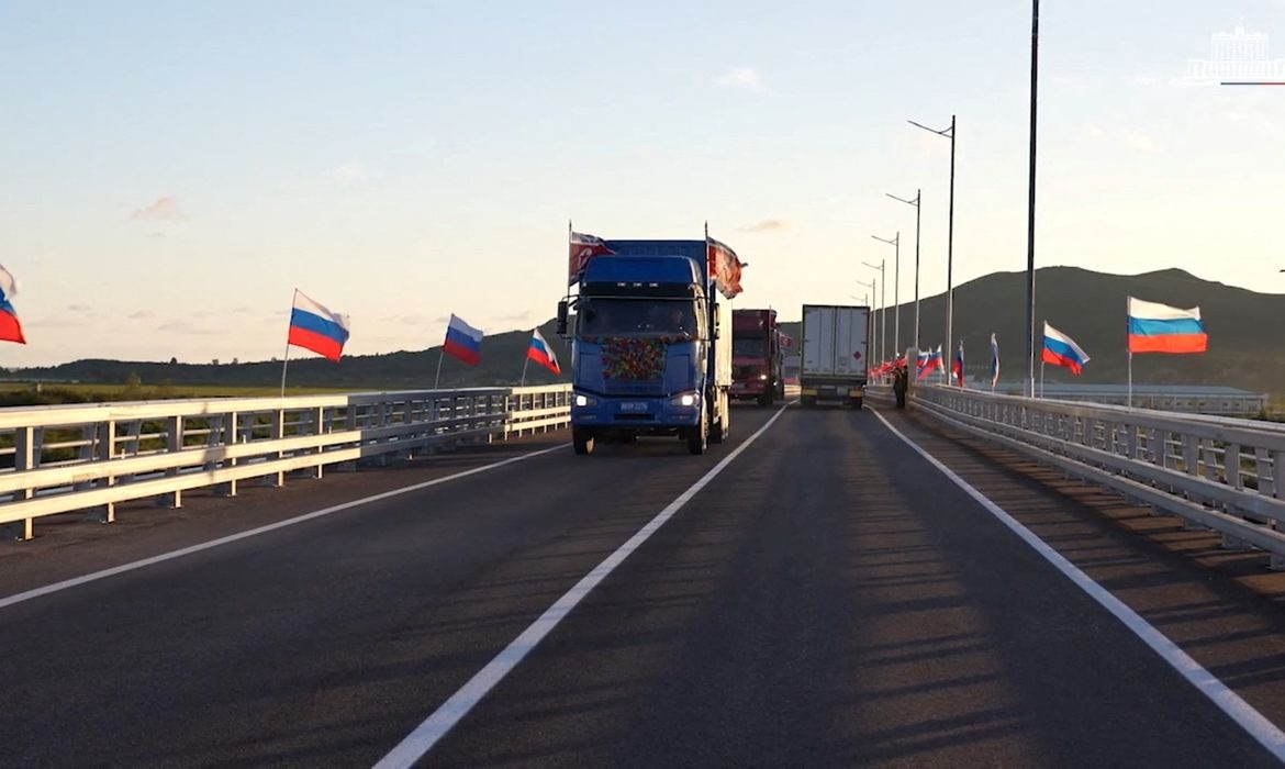 Rússia e Coreia do Norte inauguram primeira ponte rodoviária entre os países