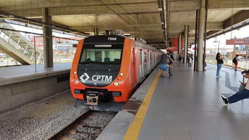 Falha em trem provoca operação em via única na Linha 12-Safira nesta terça-feira (8)