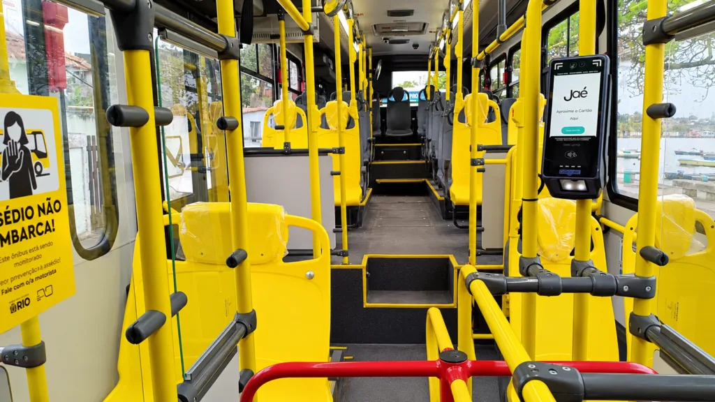 Prefeitura entrega 54 ônibus sem acesso ao Bilhete Único Intermunicipal