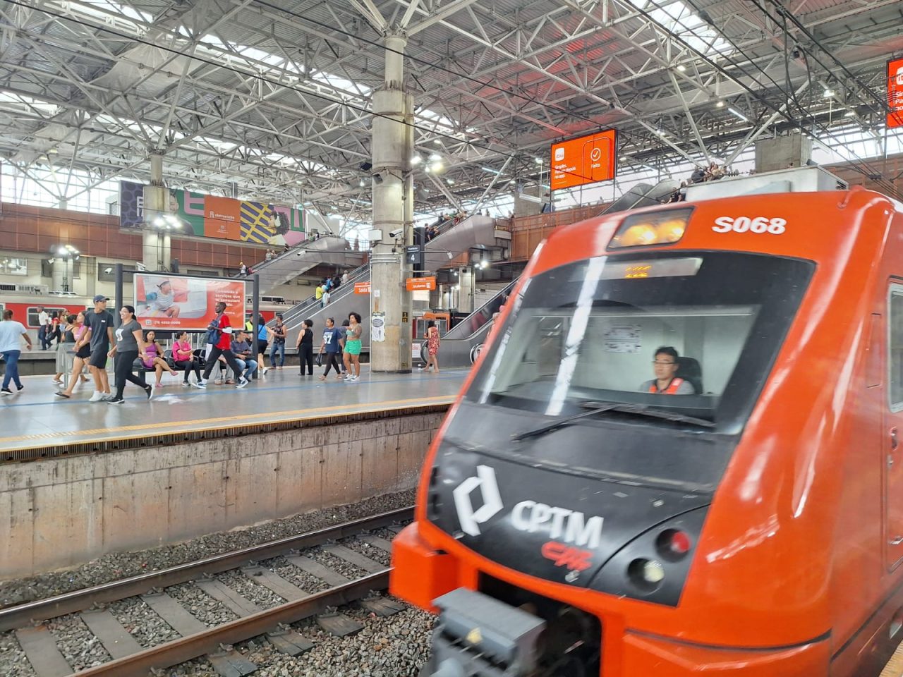 Testes vão determinar extensão dos danos causados em incêndio na CPTM