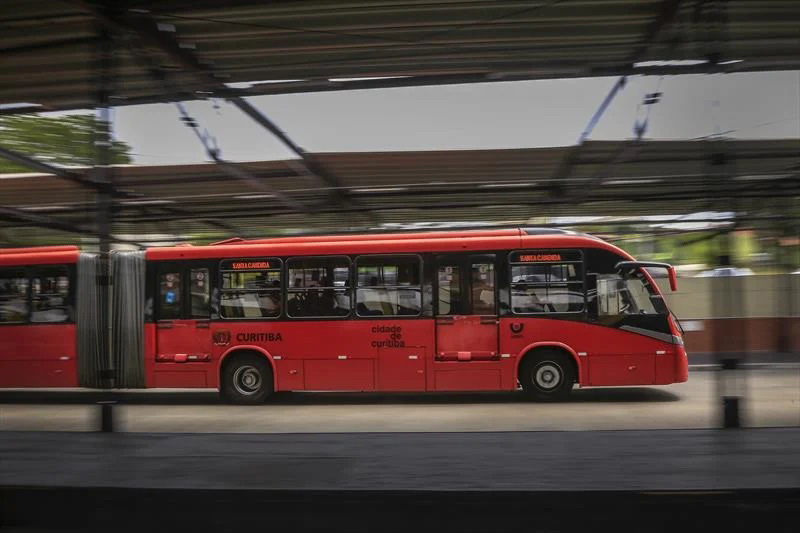 Passageiros de ônibus de Curitiba podem avaliar o serviço a partir desta segunda-feira