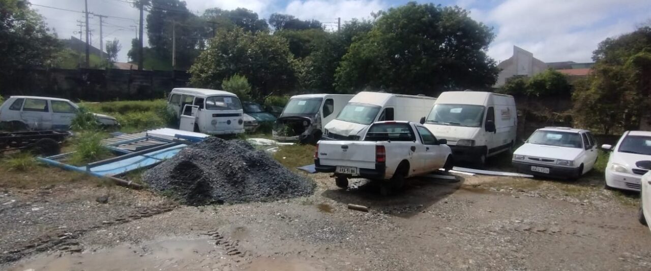 Colombo faz leilão com 37 veículos e máquinas a partir de R$ 500
