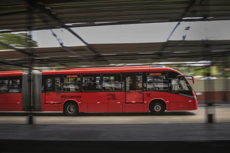 Curitiba pode modernizar os ônibus sem modernizar o transporte?