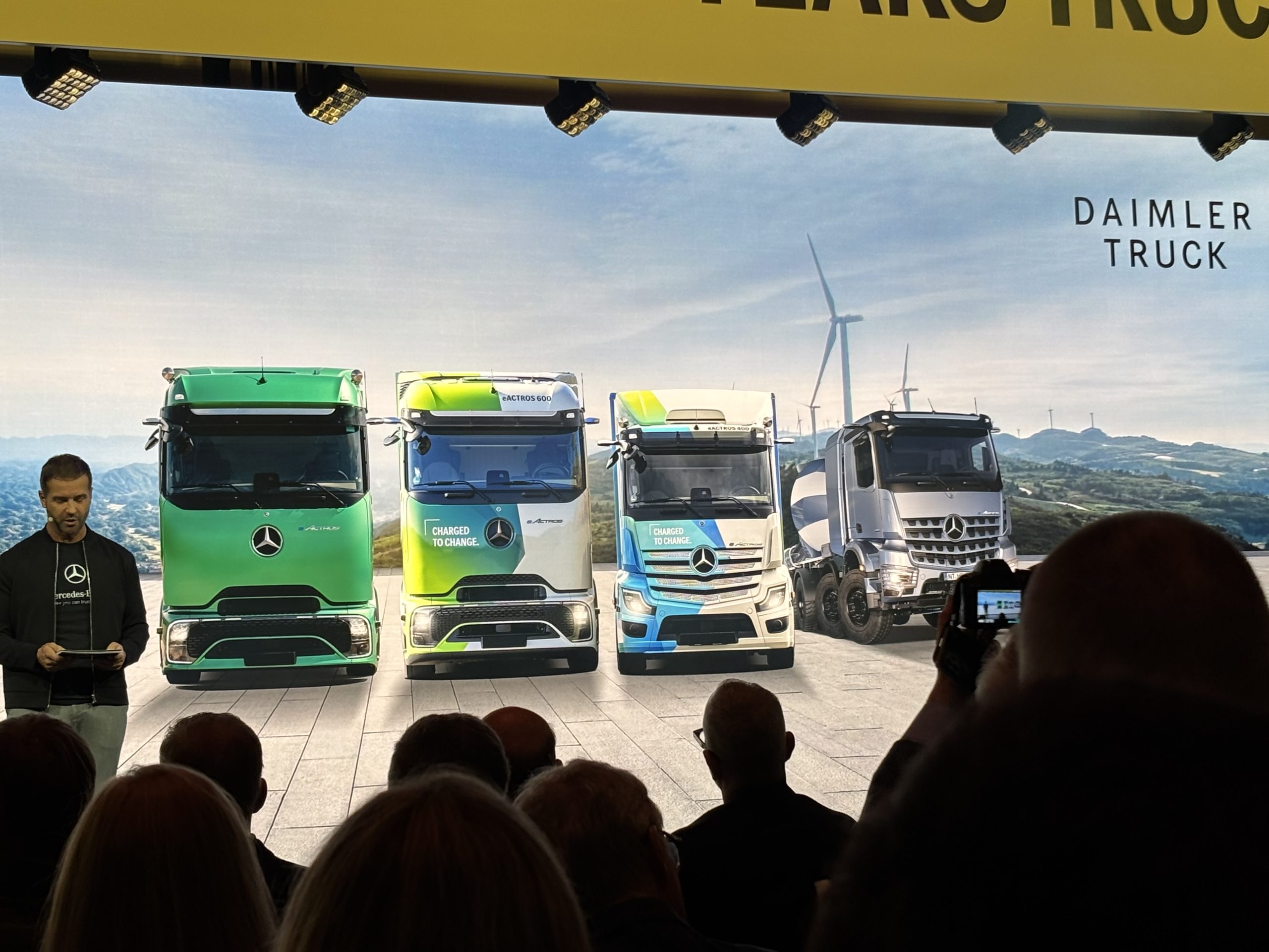 Mercedes-Benz Trucks acelera novas tecnologias para o transporte