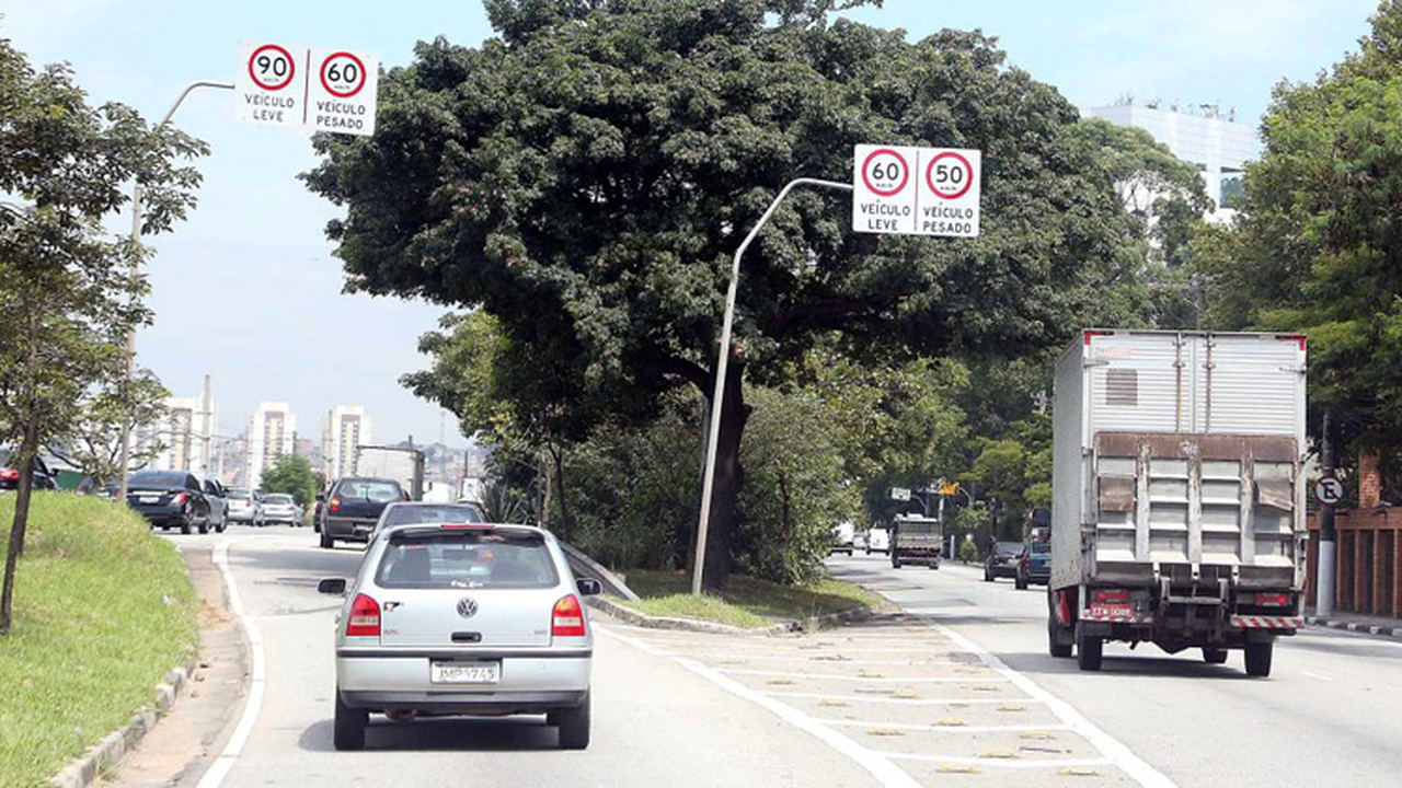 Pesquisa da USP desmistifica ganho de tempo ao acelerar no trânsito