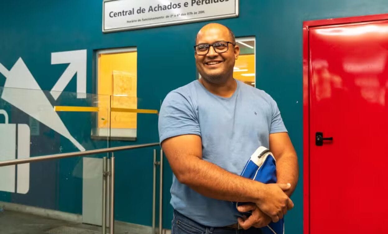Passageira devolve mochila com R$ 7 mil e notebook no Metrô de São Paulo
