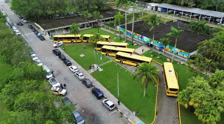 Bertioga (SP) recebe seis novos ônibus para transporte escolar