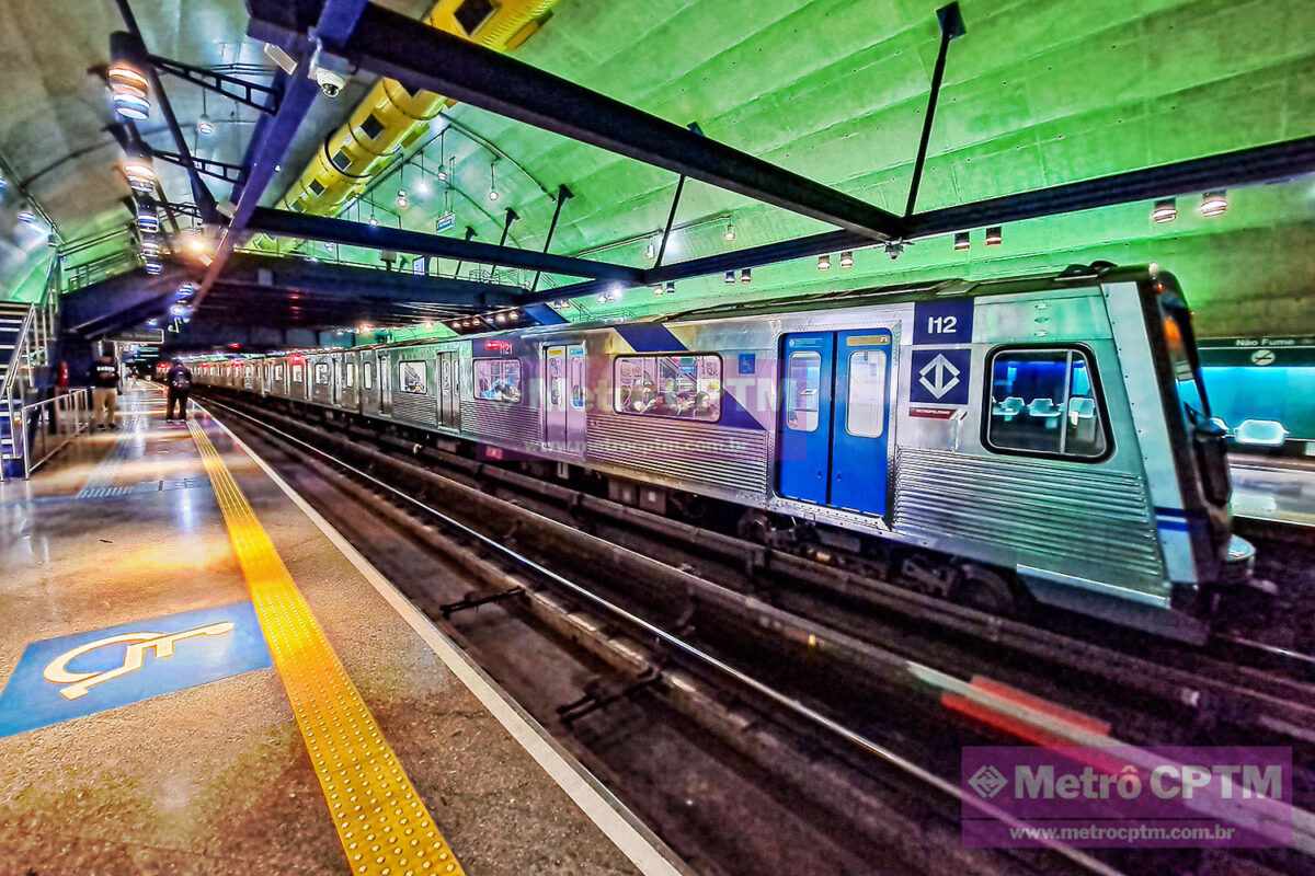Pessoa na via reduz velocidade dos trens da Linha 2-Verde