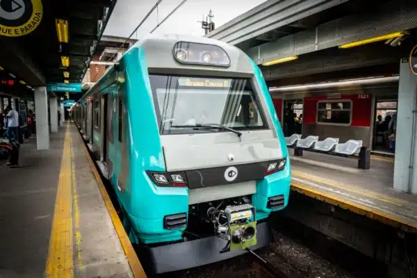 Linha 8-Diamante registra atrasos e lotação na manhã desta quinta
