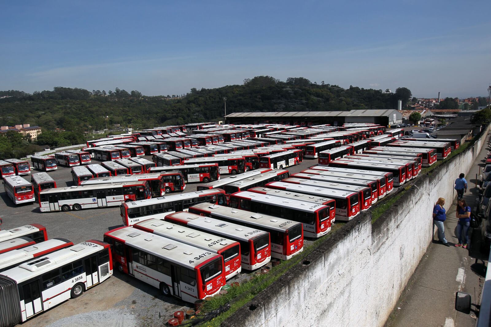 Quem assume quando o privado não pode mais operar?
