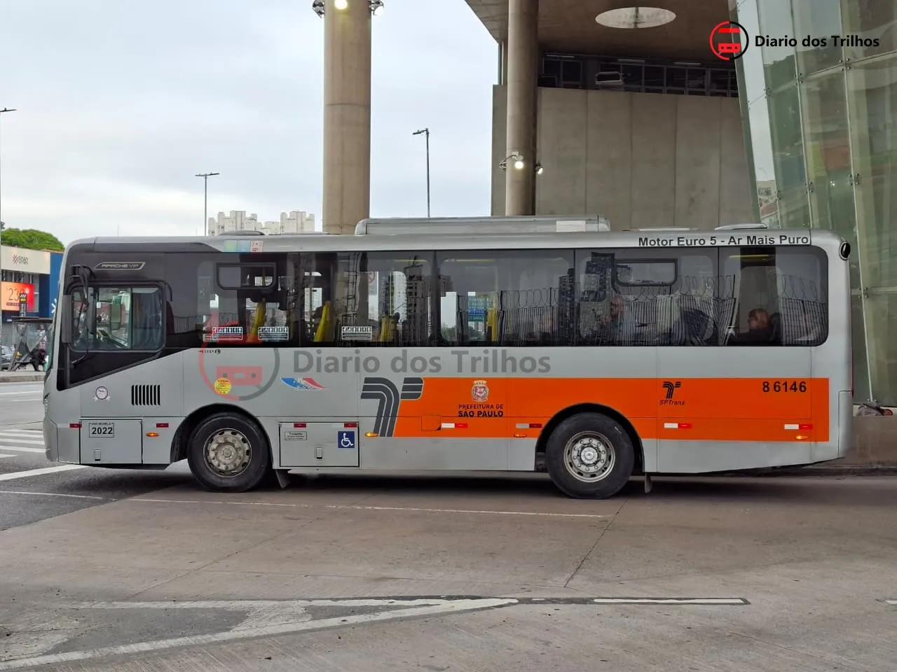 Corrida de rua Nubank Ultravioleta provoca desvio de 21 linhas de ônibus