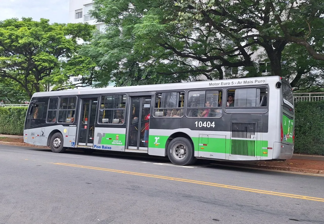 Corrida de rua desvia 16 linhas de ônibus no Pacaembu em São Paulo