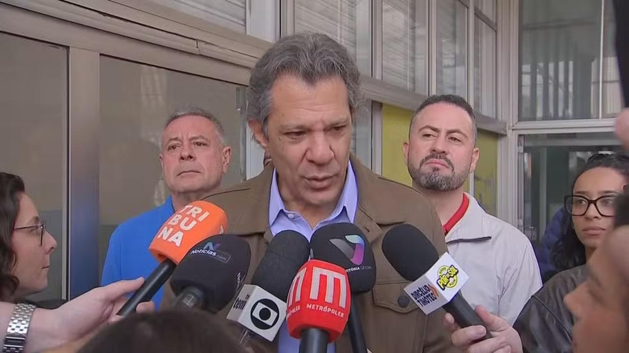 Haddad aponta falhas no transporte e cobra contratos de ônibus em SP