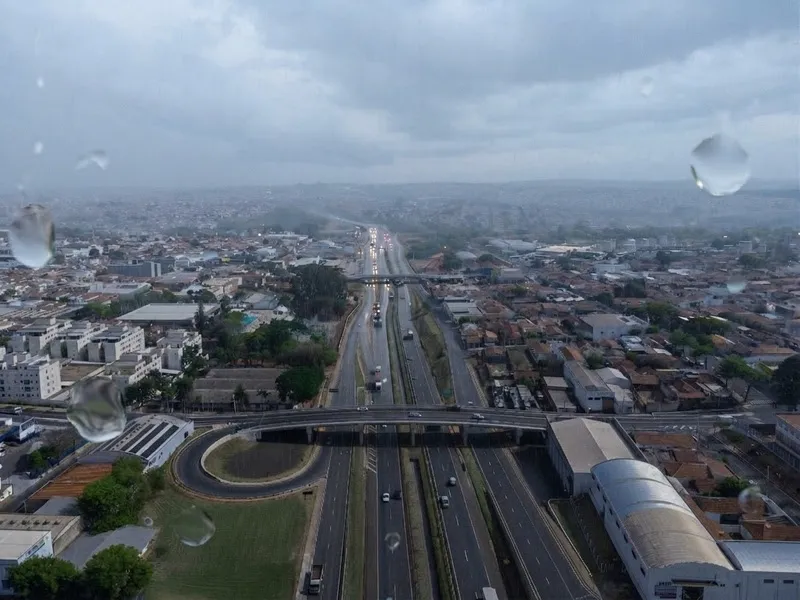 ARTESP orienta motoristas sobre cuidados para dirigir com segurança durante o período de chuvas
