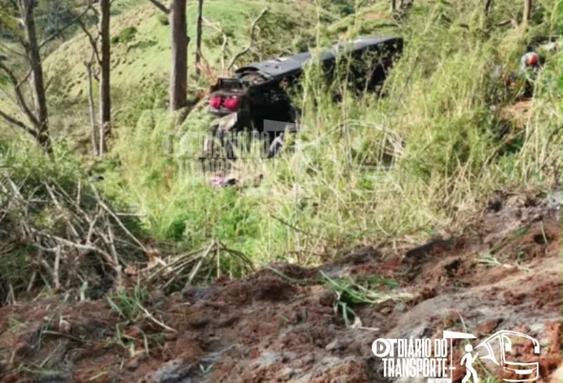 Motorista de ônibus com romeiros que caiu em ribanceira e deixou mortos e feridos é preso em Cruzeiro no Vale do Paraíba