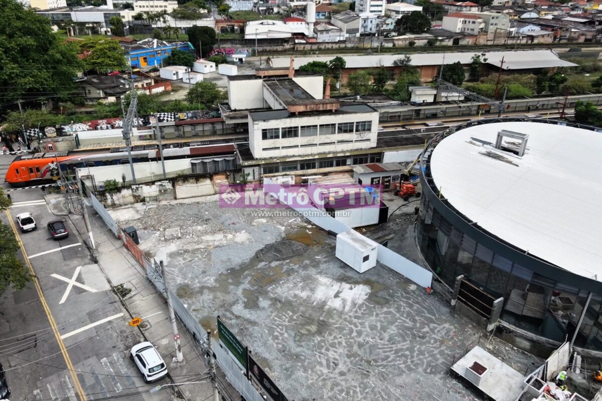 Vídeo: ‘Passarela’ que ligará estações Água Branca tem área tapumada