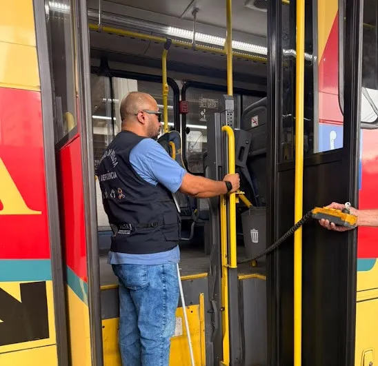 Detro-RJ recolhe 4 ônibus por falta de segurança e acessibilidade