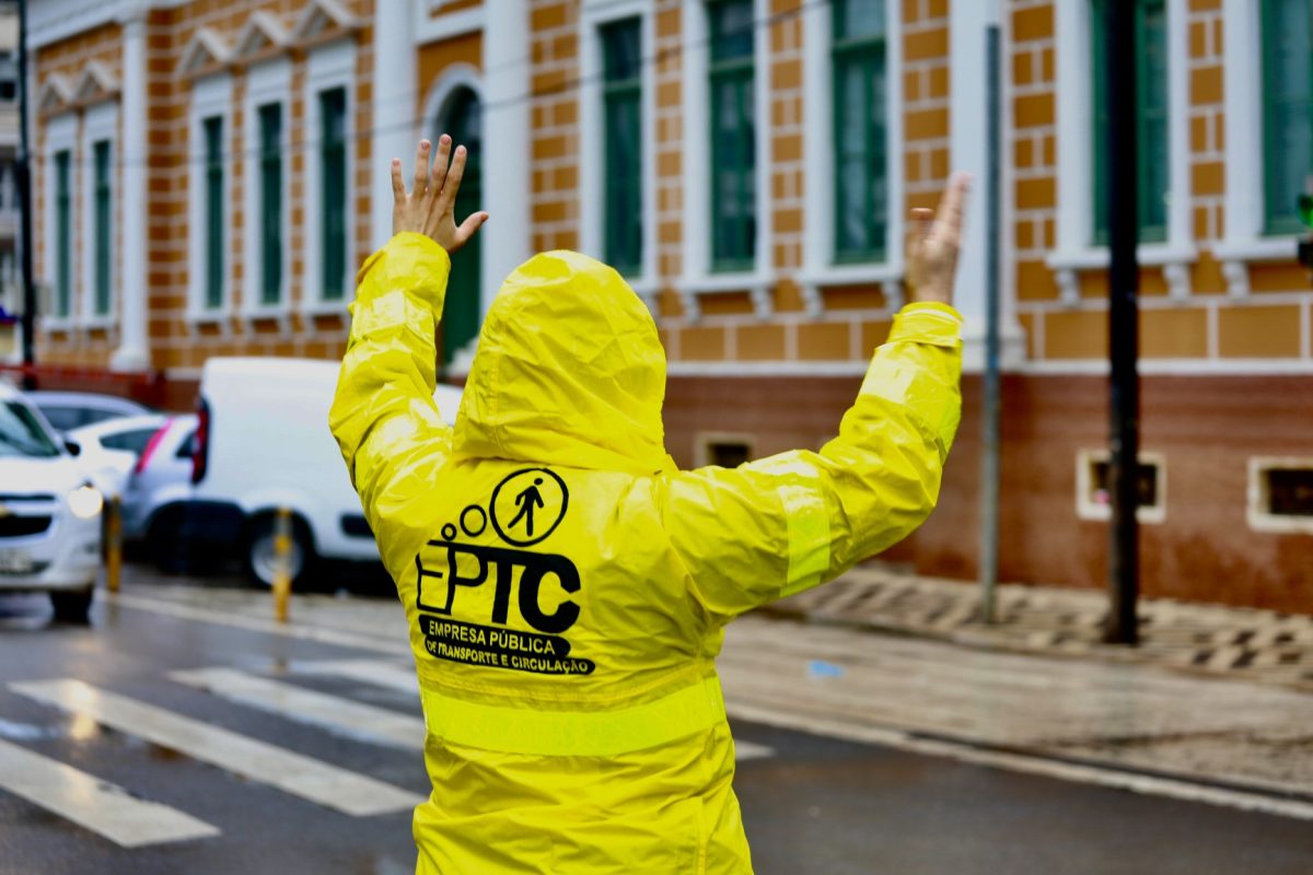 EPTC realiza 90 operações com radar portátil e divulga locais de fiscalização
