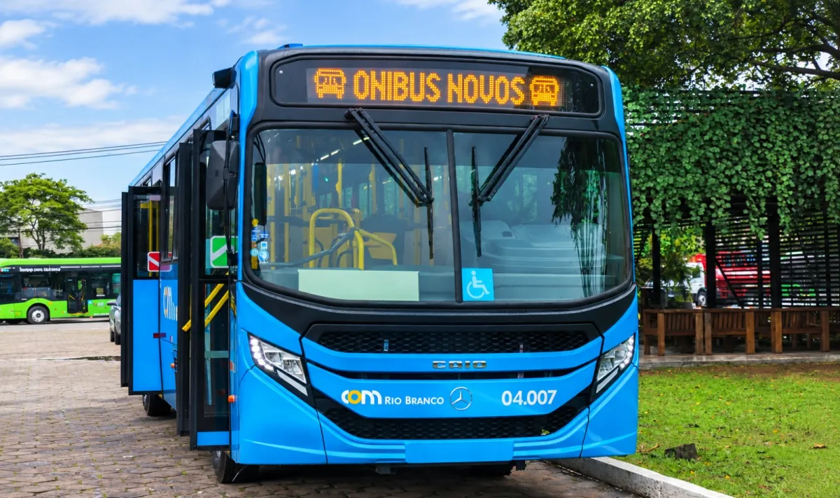 Novos ônibus Caio Apache VIP V que integrarão frota do transporte público de Rio Branco (AC) já estão prontos; modelos Apache VIP VI estão próximos da conclusão na fábrica em Botucatu (SP)