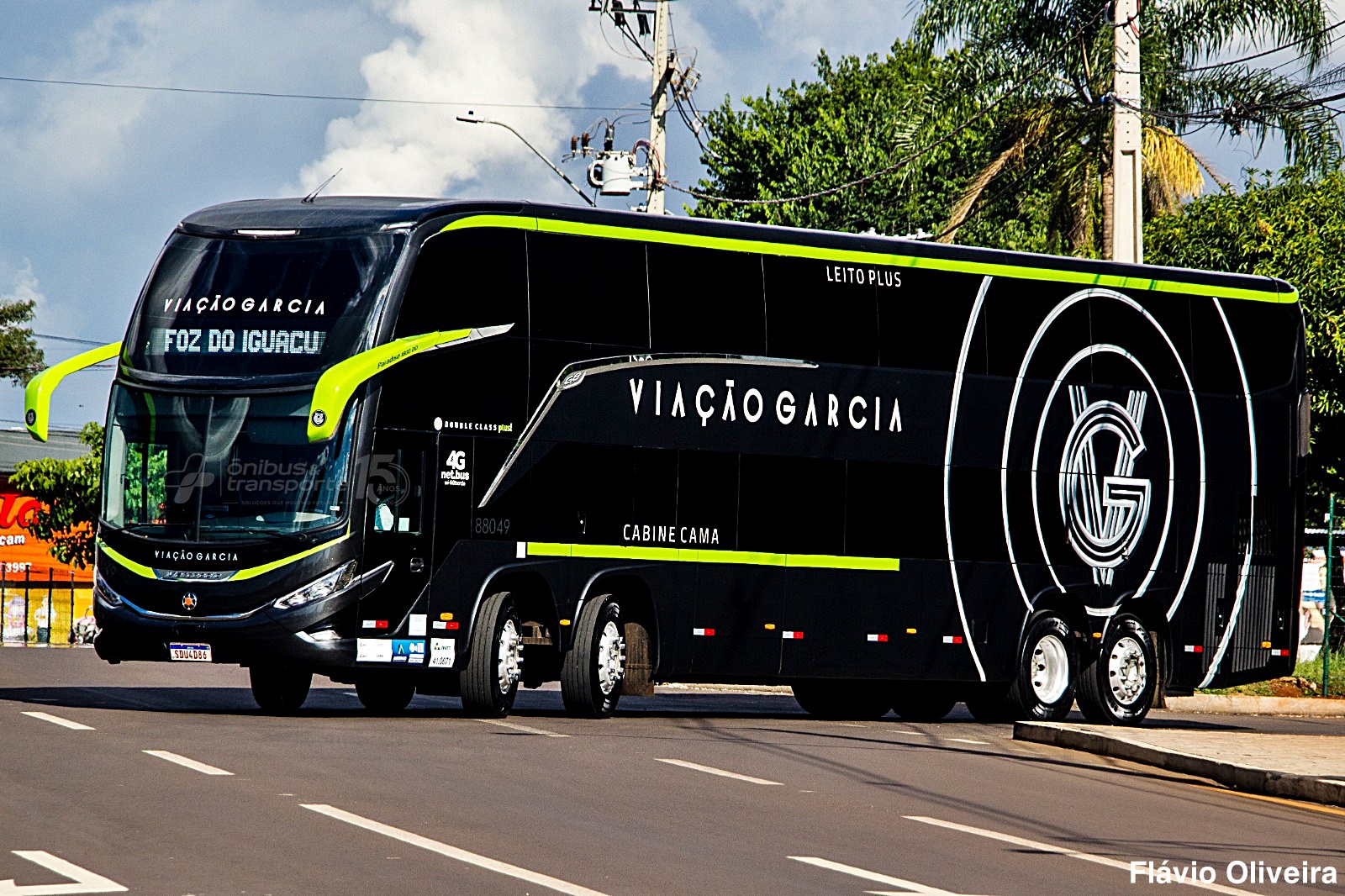 Viação Garcia abre vagas de emprego para motoristas de ônibus em oito cidades e outras funções