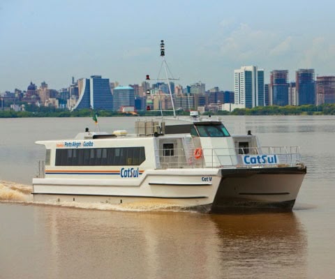 Catamarã reduz horários entre Porto Alegre e Guaíba devido ao excesso de resíduos