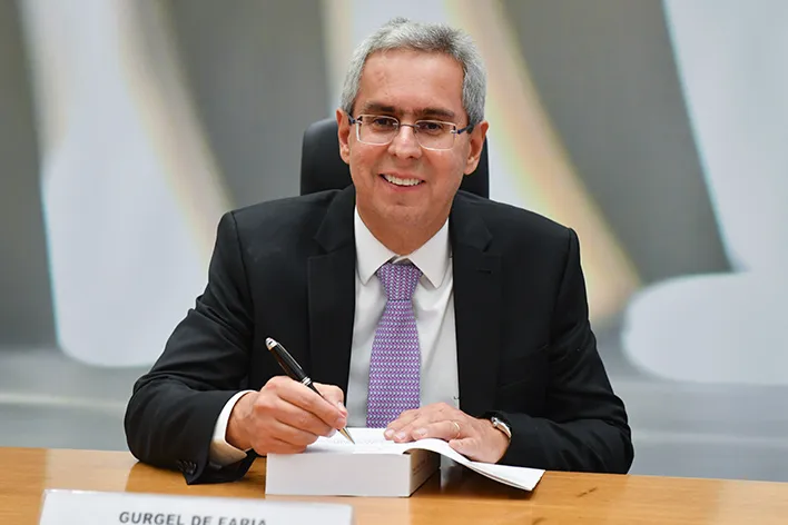 Ministro do STJ que teve papel decisivo em favor da Águia Branca se declara impedido em processo sobre arrendamento das linhas da Itapemirim após filha se casar com advogado de escritório que atua no caso