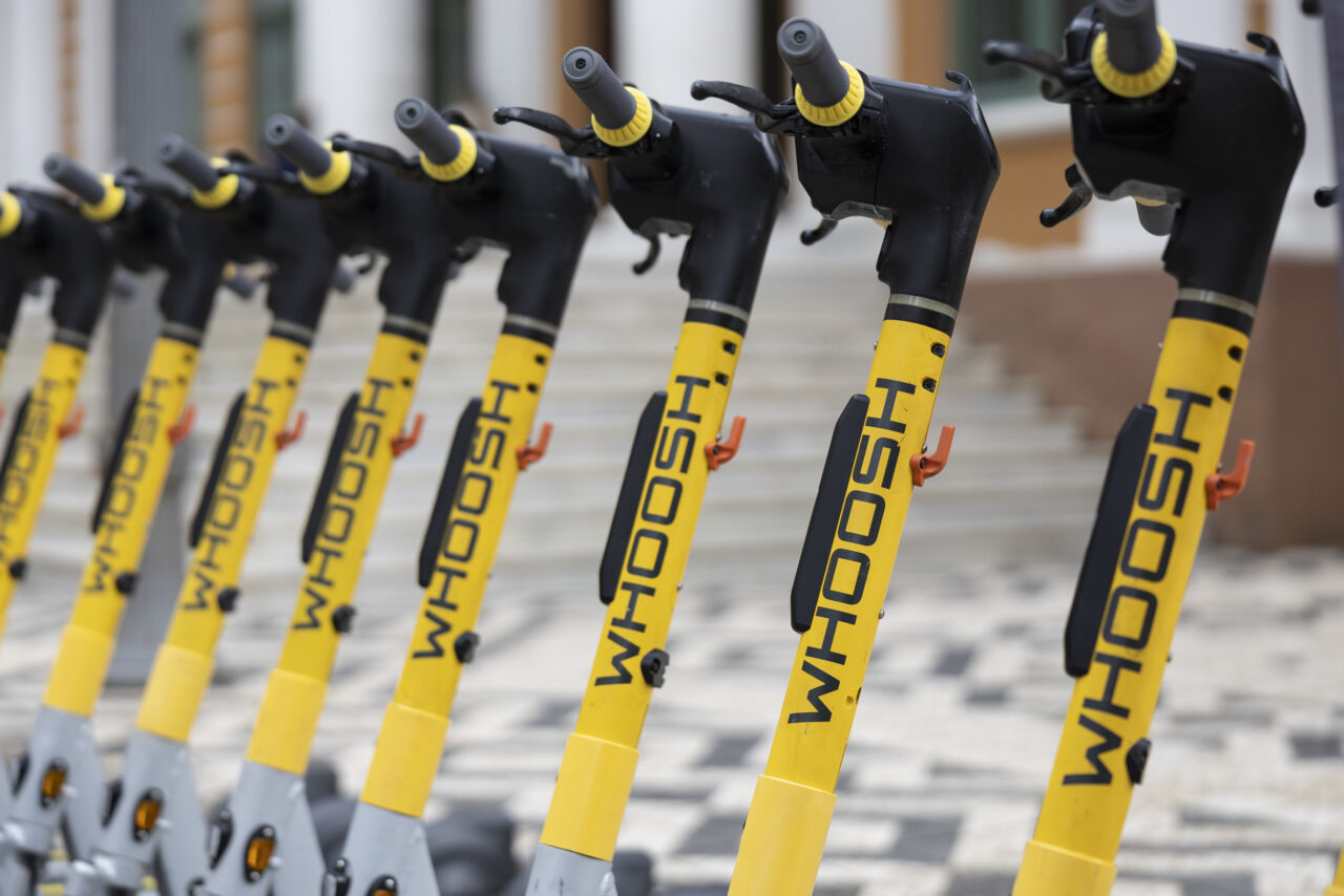 Na era dos patinetes elétricos, Curitiba terá mais uma empresa para oferecer o serviço; veja preços