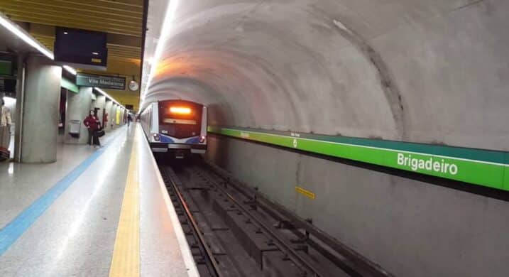 Prefeitura de SP instala máquina automática de acesso à prevenção ao HIV na estação Brigadeiro da Linha 2-Verde