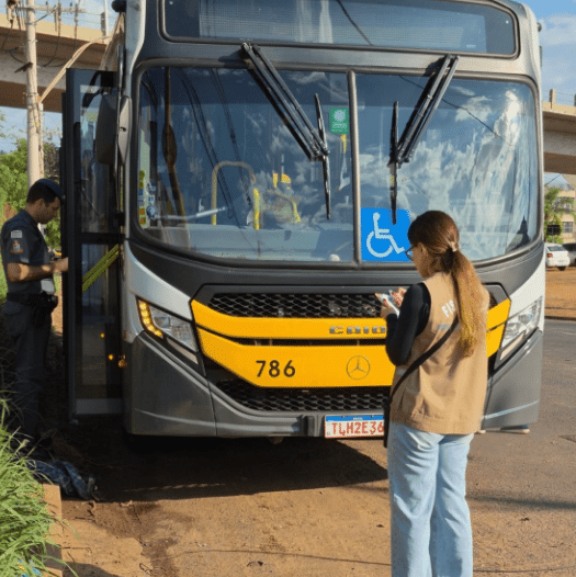 Operação no Terminal Urbano retira quatro ônibus de circulação