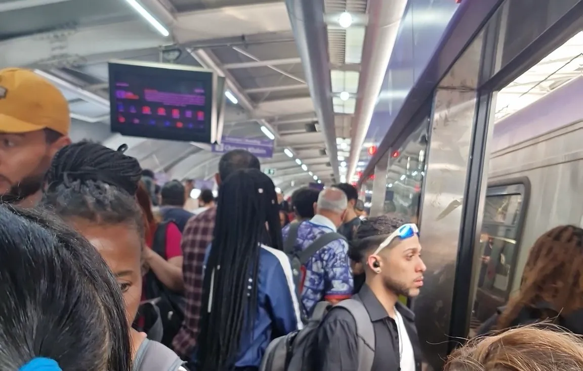 VÍDEO: Falha no sistema elétrico afeta funcionamento da linha 5-Lilás (MOTIVA – ex-CCR) neste domingo (27); ônibus do PAESE reforçam trecho entre Capão Redondo e Santo Amaro
