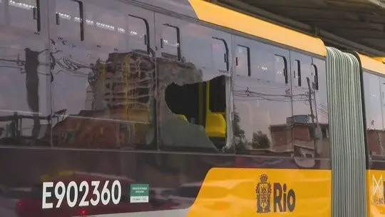 Homem morre após ser baleado dentro de BRT, em Jacarepaguá