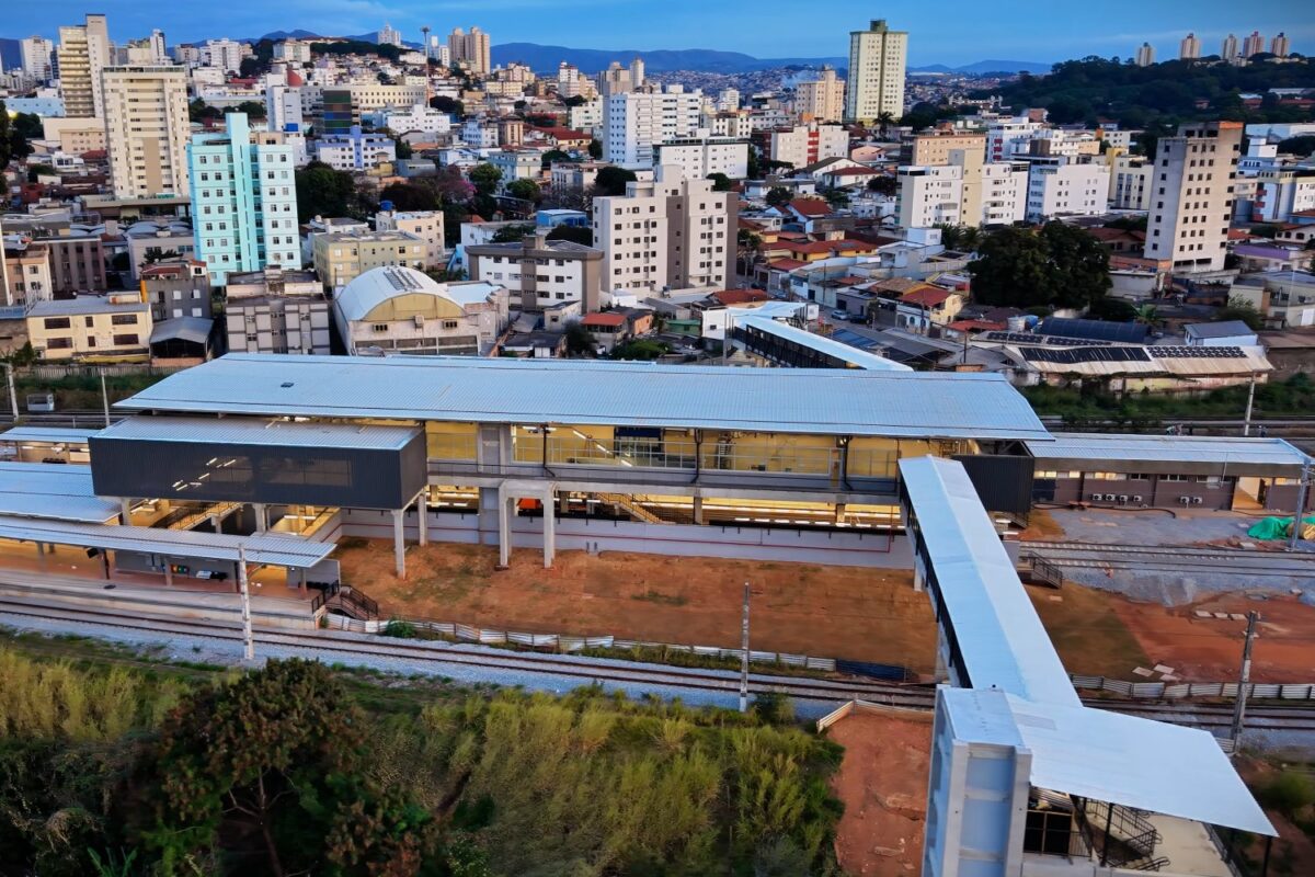 Estação Amazonas amplia horário e passa a cobrar tarifa na Linha 2 do Metrô de BH