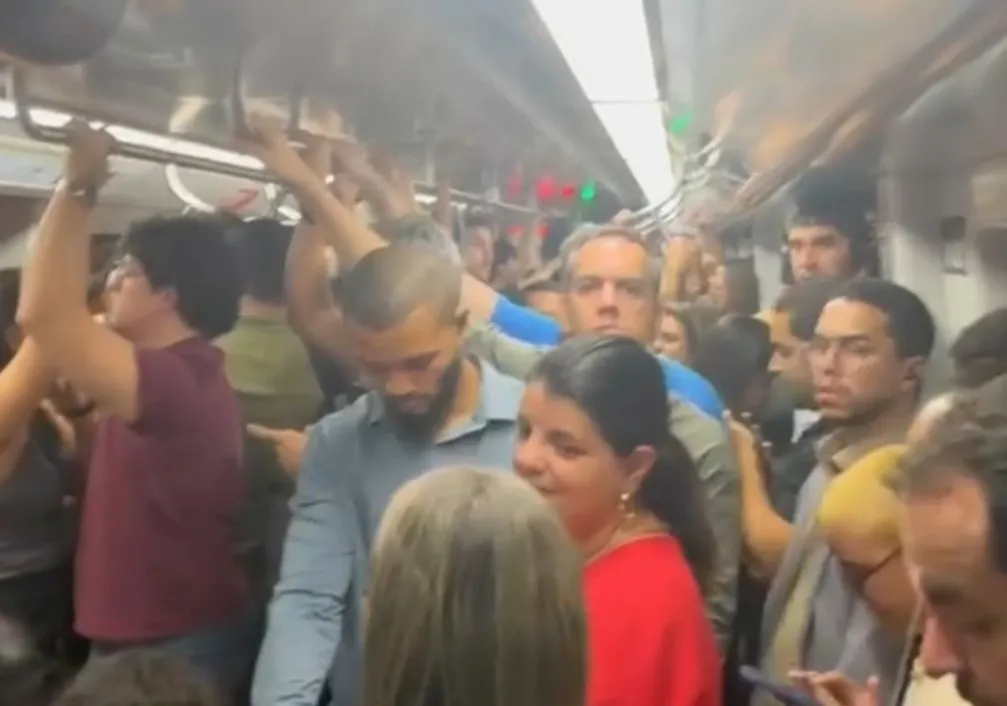 Linha 17-Ouro de monotrilho apresenta falha em primeiro dia de operação estendida no sistema metroviário de São Paulo (SP)