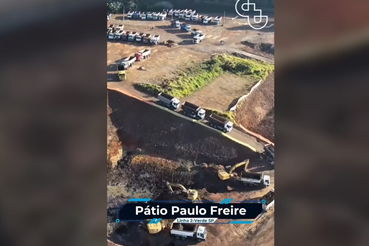 Enxame de caminhões revela dimensão das obras do Pátio Paulo Freire