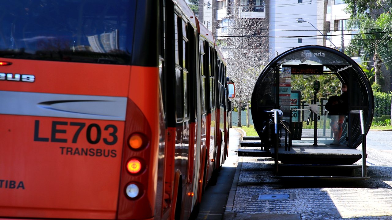 Curitiba terá ônibus gratuitos no domingo das eleições, 4 de outubro