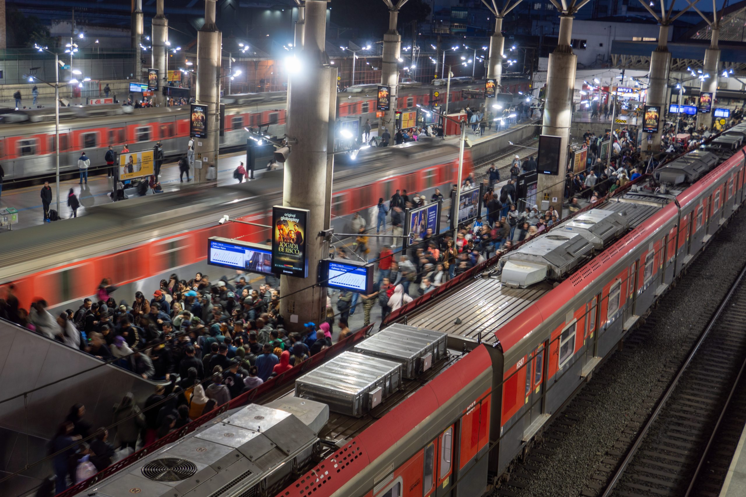 Greve na CPTM: funcionários aprovam paralisação em agosto