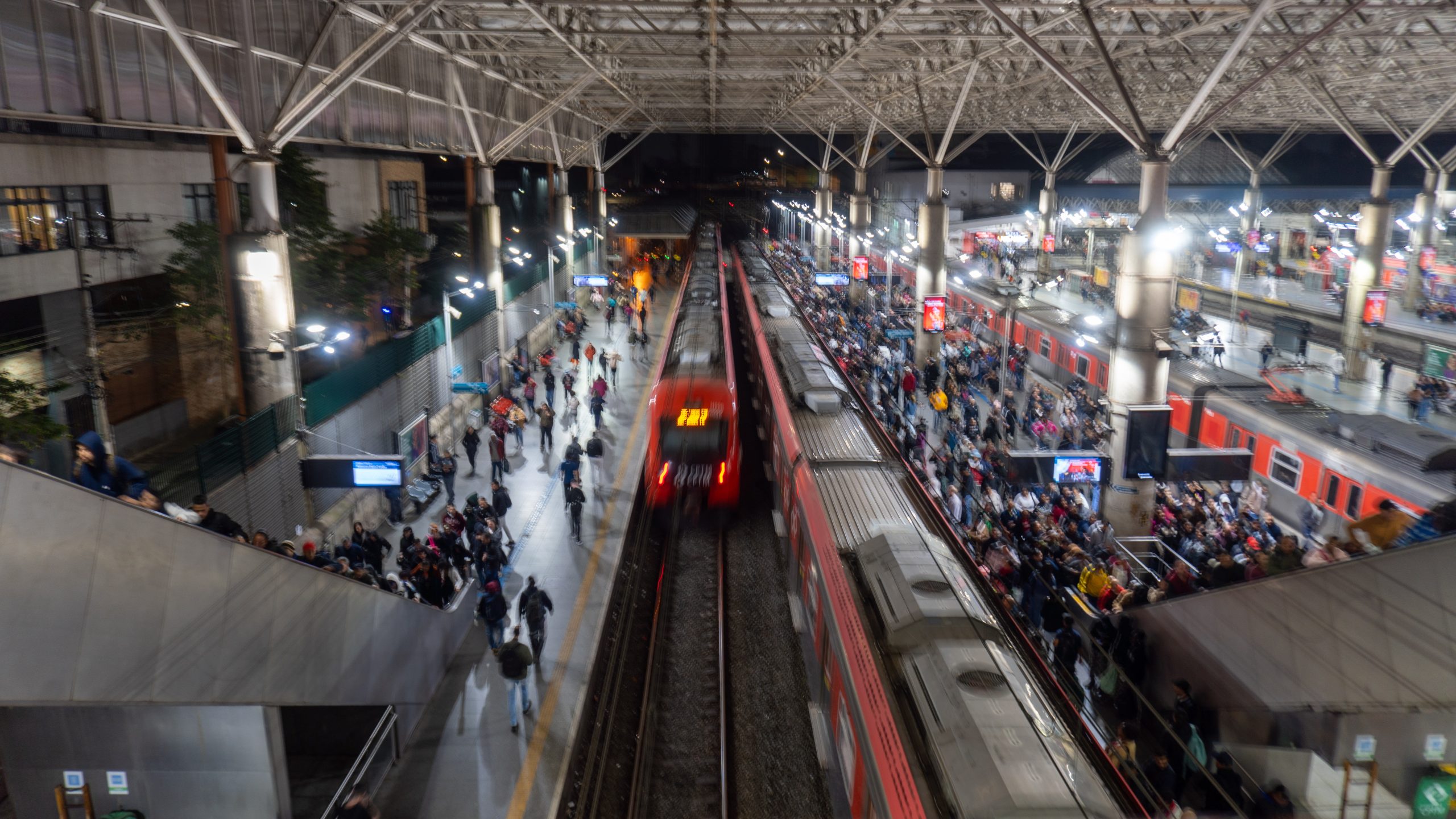 Linhas de trem em SP e Expresso Aeroporto operam normalmente após dia de caos e retomada pela CPTM