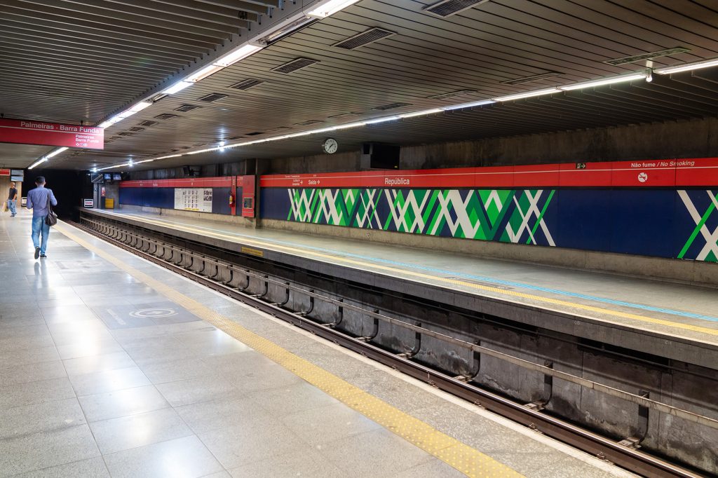 Metrô mantém operação ininterrupta neste fim de semana e divulga placar de jogo do Brasil na Copa
