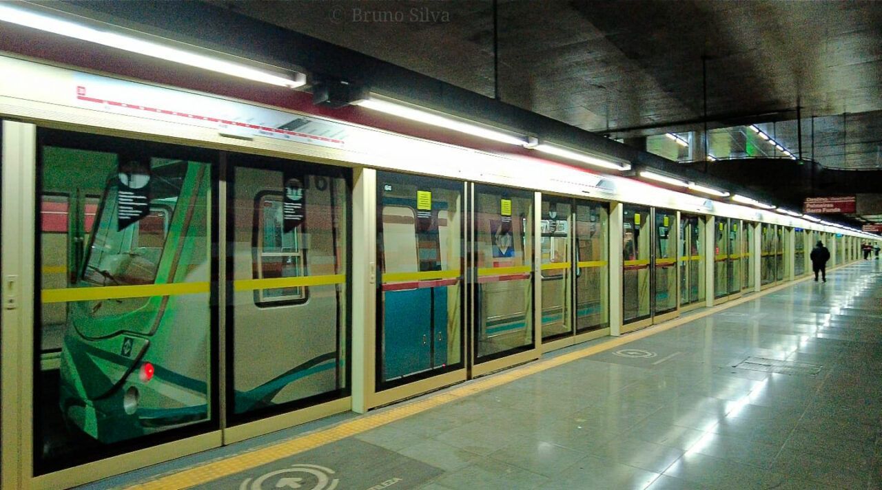 Portas de plataforma passam a operar na Estação Sé