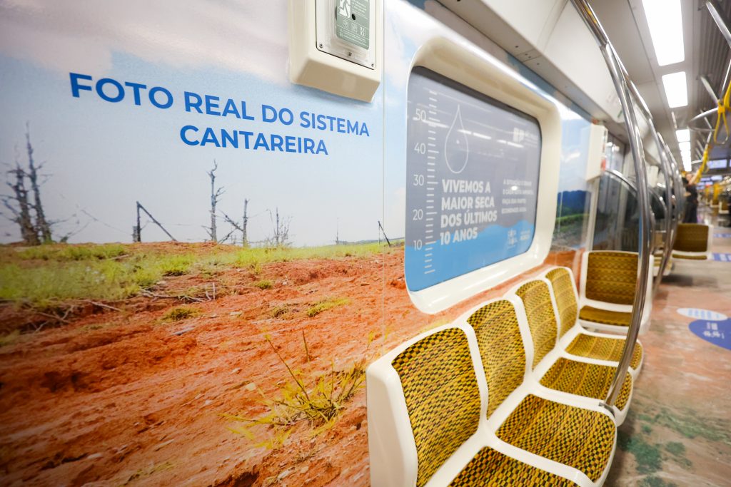 Imagens reais do Cantareira no metrô conscientizam sobre consumo racional de água
